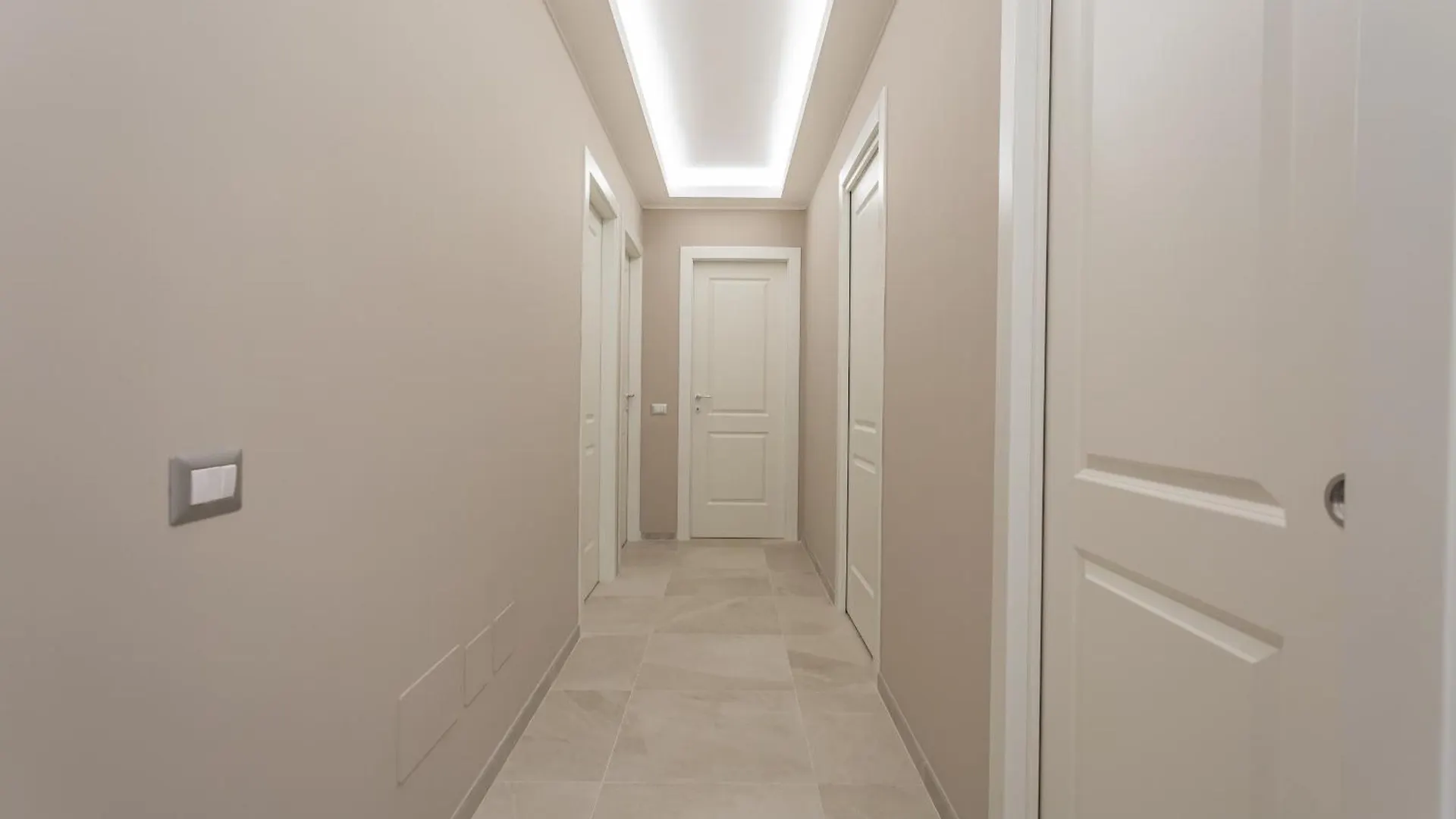 2-Bedroom Retreat Near Metro & Parks Rome Italy