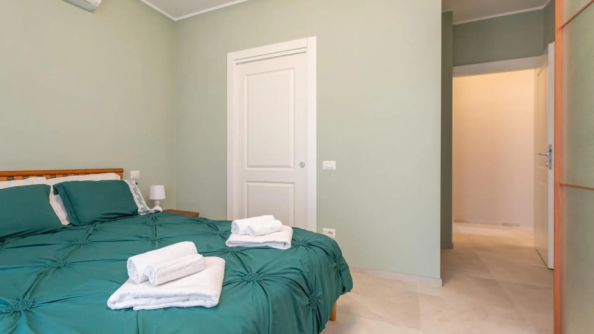 2-Bedroom Retreat Near Metro & Parks Rome